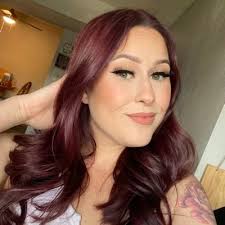 caitlin chavez 🦋 (@catiebbymakeup)