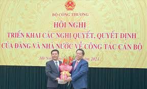 Ông là cử nhân lịch sử, cử nhân kinh tế, tiến sĩ quản lý hành chính công. Bn6wexwcx2nsem
