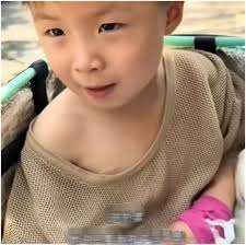 3 ca phẫu thuật, 9 đợt hóa trị, 12 lần xạ trị: Phía sau hình ảnh nữ shipper  bỏ con gái vào thùng giao đồ