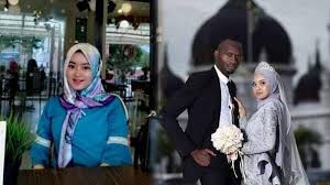 Kalo kamu cantik dan pengen dapet nilai bagus , les aja sama dosen satu. Viral Gadis Cantik Malaysia Dinikahi Pria Afrika Selebgram Asal Padang Bertemu Jodoh Di Dunia Maya Tribun Pekanbaru