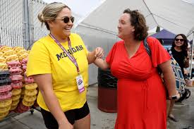 Katie Porter Senate Campaign Uses Bluntness, Single Parenting - Los Angeles  Times
