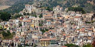 Castiglione di sicilia has many attractions to explore with its fascinating past, intriguing present and exciting future. Castiglione Di Sicilia Ausflugsroute