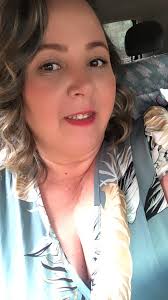 Olá, passando para dar um oi ao grupo; sou adventista, divorciada, tenho 45  anos, moro na cidade de Ijuí/RS, sou professora na escola adventista, tenho  filhas gêmeas de 22 anos. Sou ativa