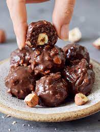 Gesunde ferrero rocher kugeln (für 15 stück). Ferrero Rocher Kugeln Selber Machen Einfaches Rezept Elavegan Rezepte