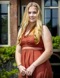 Prinsessen amalia en alexia zijn gisteren pas op het vliegtuig gestapt richting schiphol. Zo Wordt Prinses Amalia Voorbereid Voor Het Koningschap
