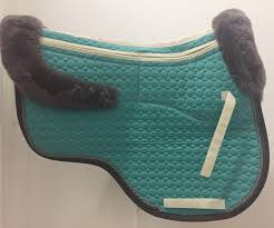 Only used a few times.it has two sets of shims, two for the front and two for the back. Mattes Schabracke Mit Correction Reitsport Horseland Reitzubehor Und Reitsportartikel