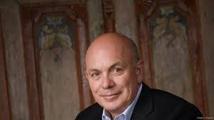 Tom Kretz's Instagram, Twitter & Facebook