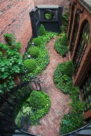 Gawkers Welcome House And Garden Tours Published 2014 Small Courtyard Gardens Urban Garden Design Backyard