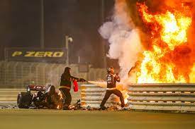 Formule 1 gp van bahrein. Grosjean Ontsnapt Aan Vlammenzee In Angstaanjagende Crash Bahrein