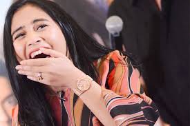 Nonton i love you silly yang tayang perdana pada 18 juni 2021 mungkin jadi hal paling dinanti. Prilly Latuconsina Lakukan Adegan Cium Dalam Air Di Serial I Love You Silly