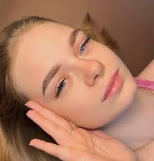 Bonjour, photographe avec 8 ans d'expérience, je recherche une modèle dans  le coin de st jerome, pour un shoot créatif en tf. La modèle doit etre a  laise à "fumer" ou doit