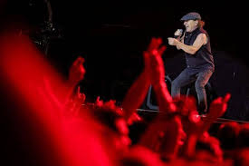 AC/DC enflamme Paris! RER B OUVERT pour les fans! 🔥🎸 - Imagen principal del artículo