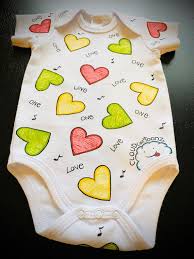 Mittlerweile gibt es eine vielfalt an variationen für jeden anlass: Eine Liebe Reggae Herzen Muster Baby Body Von Hand Bemalt Etsy