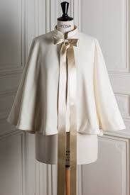 Wedding Cape Cape Pour Mariee D Hiver Nouee Ruban By Laborantine Moda Abrigos