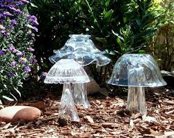 Durch Gartenaccessoires Den Garten Lebendiger Gestalten Gartenaccessoires Mond Garten Minibiotop