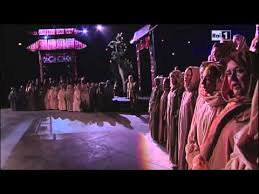 Tu pure, o principessa nella tua fredda stanza guardi le stelle che tremano d'amore e di speranza! Andrea Bocelli Nessun Dorma Youtube