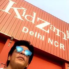 Kidzania Delhi Ncr Is Srk S Favorite Destination In Delhi Ncr Visit Kidzania Amusement Park To See How Srk S Favorite Destinat Khan Bollywood Bollywood Movies