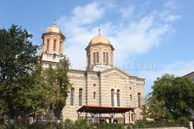 Avem trei liturghii, si anume: Inainte De Sfanta Liturghie Scandal In Altar La Catedrala SfinÅ£ii Apostoli Petru Si Pavel Din ConstanÅ£a
