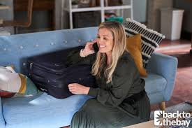 Leah and justin have fallen into susie's honey trap just like retirees who hand over their credit card details to nigerian princes on the phone. Home And Away Spoilers Susie S Exit Leaves Summer Bay In Tatters