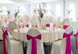 Stuhlhussen mieten es gibt viele paare, die immer noch hussen aus ihrer hochzeit zu hause verstaubt haben. Stuhlhussen Zur Hochzeit Tipps Bilder Und Anbieter Zum Hussen Mieten