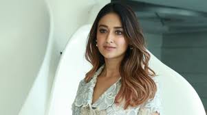 D'cruz was born in mumbai, maharashtra as the second child to ronald d'cruz and samira.6 she has three siblings — older sister farrah, younger brother rhys and youngest sister. Ileana D Cruz Expecting First Child See Husband Andrew Kneebone S Post