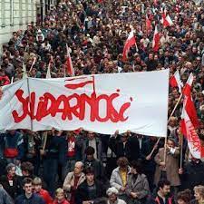 Harta reflectă transformările politice survenite după 1989 pe continentul european, jalonând, totodată, dinamica extinderii uniunii europene. 1989 Anul Miracolelor