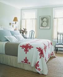 Bold monochromatic patterns can instantly give your room a unique theme without adding the hassle of finding different furnishings for the guest room. Guest Bedroom Decorating Ideas Trumk