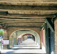 L'accueil très agréable, on ne peut pas faire mieux pour l'emplacement que la place des arcades à lisle sur tarn! Category Occitanie The Paris Effect