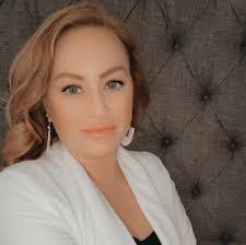 Laura Jensen's Instagram, Twitter & Facebook