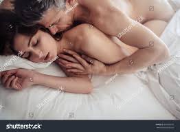 Photo de stock Couple passionné au lit faisant lamour. 565980970 |  Shutterstock