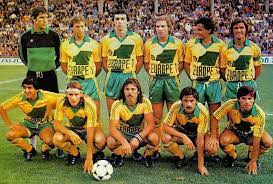 Un regard nostalgique sur le foot d'hier et des soirées cultes pour revivre de grands moments de foot en musique. Oldfootballphotos On Twitter Nantes Vintage Football France Team