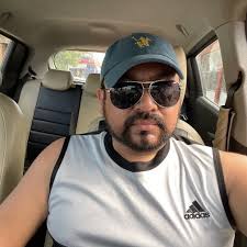 No es cualquier noche. 😥 Todas las ambulancias están en en Hospital  General de Chetumal.