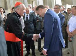 Znalezione obrazy dla zapytania Andrzej duda w kościele