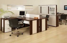 Seorang pegawai kantor yang merasa nyaman merupakan karyawan yang produktif. 5 Tips Membeli Meja Kantor Sesuai Kenyamanan Karyawan Mbiz Insight