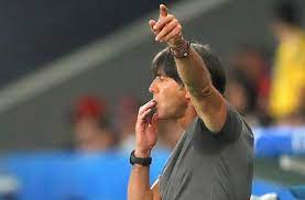 Nach dem griff in die hose gab es eine reumütige entschuldigung von jogi löw. Joachim Lows Griff In Die Hose Das Netz Vergibt Dem Bundestrainer Nichts Fussball Em 2016 Stuttgarter Zeitung