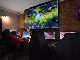 Was kommt heute im fernsehen? Frankfurts Erste Gaming Kneipe Bar 1337 Bornheim