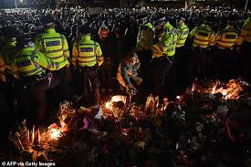 A cop guarding the site where sarah everard's remains were found was removed from duty for the met officer is said to have shared the vile material in a graphic with colleagues on a whatsapp group. Woman Says Police Ignored Plea For Help As Man Exposed Himself After Sarah Everard Vigil Straightnewsonline Com