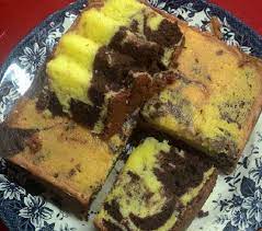 Untuk corak atas kek mentega bakar , anda boleh guna kreativiti sama ada mahu jadikan kek marble , pelangi atau sebagainya. Resepi Kek Marble Yang Sedap Dengan 4 Langkah Mudah