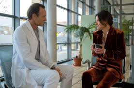 Folge 1058 - Besuche aus der Vergangenheit | In aller Freundschaft Wiki |  Fandom