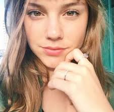 Alice wegmann (rio de janeiro, november 3, 1995) is a brazilian television, theatre and film actress. 120 Ideias De Alice Wegmann Em 2021 Alice Cabelo Contorno Do Cabelo