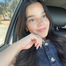 Brit (@britneyseabolt)