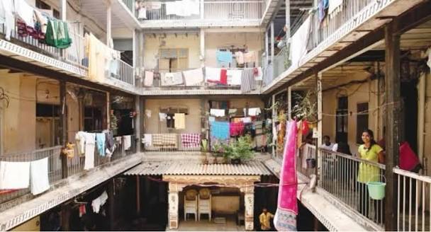 Who has lived, stayed or visited iconic Mumbai Chawls?
