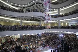 Theo đó, sự việc xảy ra vào khoảng 21h30 tối 6/12 tại trung tâm thương mại aeon mall tân phú celadon. Co Gi Ben Trong Trung Tam Mua Sáº¯m Aeon Mall Tan Phu Celadon Diá»‡n Máº¡o Má»›i Vá»«a Khai TrÆ°Æ¡ng