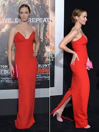Edge of tomorrow has amazing acting from tom cruise and emily blunt. Emily Blunt S Post Baby Body Flaunts Thin Frame In Red Hot Dress For Premiere Hollywood Life