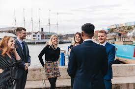 The hargreaves lansdown share dealing account does exactly what you would expect it to do, allowing you to trade stocks and funds in real time, in a clear and straightforward way. Hargreaves Lansdown Linkedin