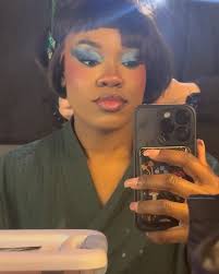 Happy World Theatre Day🤍There’s nothing else I’d rather be doing. I  absolutely love to love what I do. And If you’re wondering what life is  like