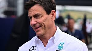 Russell noemt diskwalificatie 'hartverscheurend' en krijgt excuses van  teambaas Wolff