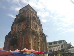 file:laoag city sinking bell tower 2