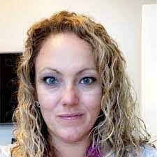 Debra Mckelvey's Instagram, Twitter & Facebook