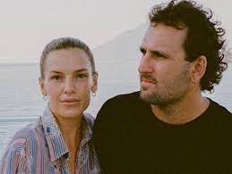 Byron bonanza for celeb swimwear couple